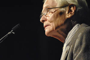 The Wick Poetry Center hosted a poetry reading by W.S. Merwin in the KSC Ballroom on Monday, Oct. 10. Merwin signed books and talked to the audience after his performance. Photo by Jenna Watson.