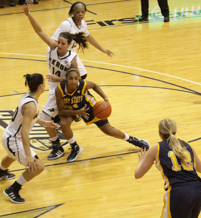 Kent foward Melanee Stubbs cuts her way through the Akron court during Saturday's game. Photo by Brian Smith.