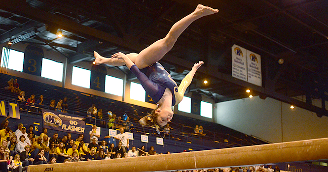 Lauren+Wozniak%2C+junior%2C+flips+on+the+balance+beam+at+the+meet+against+Cornell+at+the+MAC+on+March+18.+The+Flashes+beat+the+Big+Red+196.025+to+192.425.+Photo+by+Nancy+Urchak.
