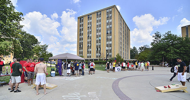 Corn+Hole%2C+football%2C+volleyball%2C+and+other+games+were+played+at+IFC+Takes+Over+Tri+Towers%2C+an+event+scheduled+for+freshmen+to+meet+the+fraternies+on+campus.+Photo+by+Jacob+Byk.