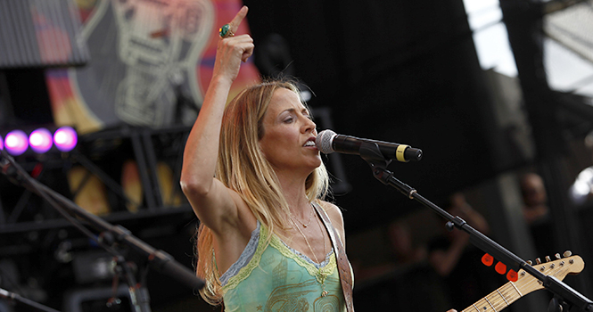 Sheryl+Crow+performs+at+Eric+Claptons+Guitar+Crossroads+Festival+at+Toyota+Park+in+Chicago%2C+Illinois%2C+June+26%2C+2010..+Photo+by+William+DeShazer%2FChicago+Tribune%2FMCT.