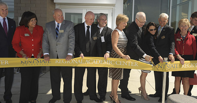 Dr.+Lester+A.+Lefton%2C+Dean+David+Mohan+and+members+of+the+Board+of+Trustees+cut+the+ribbon+on+the+Twinsburg+Regional+Academic+Center.+Photo+courtesy+of+Bob+Christy.