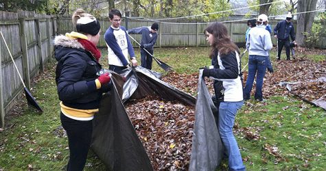 Students and community members rally together to participate in the annual Senior Day of Service. Photo by Drew Parker.