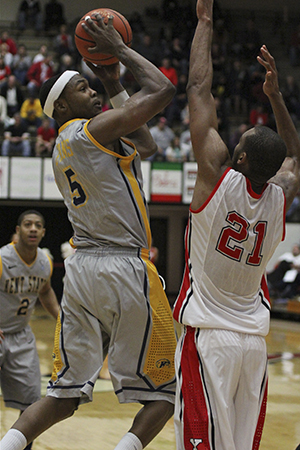 Kent States Chris Evans (5) takes a jump shot while being defended by Youngstown States Damian Eargle (21) during the second half of the Flashes 85-78 win over Youngstown State on Nov. 28, 2012, in the Beeghly Center on the campus of Youngstown State University. Photo by Dustin Livesay.