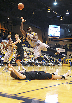 Kent State junior forward Melvin Tabb (32) attempts to make a shot against Princeton University on Saturday, Dec. 1. The Princeton University Tigers beat the Golden Flashes 62-50. Photo by Kristin Bauer.