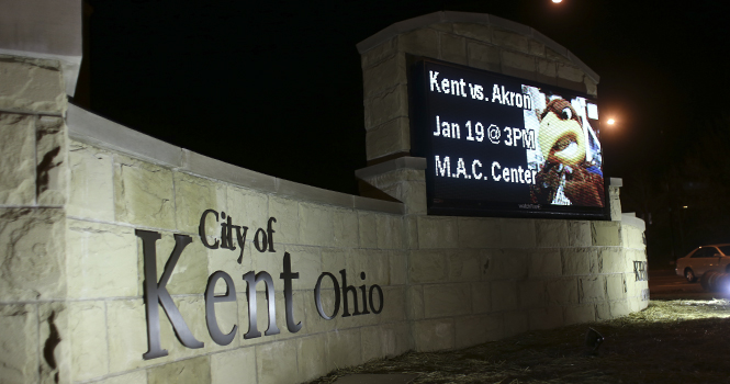 A new electronic sign sits at the intersection of State Route 59 and South Water Street on Jan. 17. The new sign, which cost $92,000 is shared between the City of Kent and Kent State University. Photo by Brian Smith.