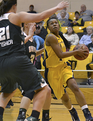 Junior guard Ashley Evans looks to shoot the ball at Kent States game on Feb. 20, 2013. The Flashes lost 61-55. Photo by Chloe Hackathorn.