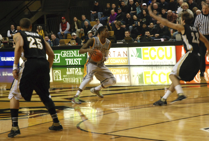 Kent State traveled to Western Michigan University Wednesday and fell to the Broncos with a final score of 82-76. Photo by Aaron Fishell for the Western Herald.