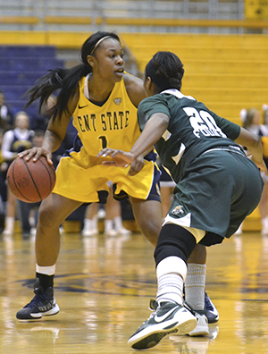 Junior guard Ashley Evans dribbles the ball at Kent State's game on Feb. 20. The Flashes lost 61-55. Photo by Chloe Hackathorn.