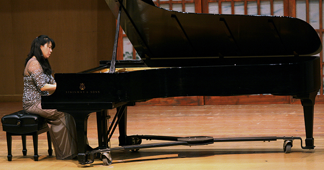 Pianist+Marian+Lee+performed+at+the+Kent+Keyboard+series+with+her+compilation+Religion+and+Passion%2C+which+included+works+by+Bach%2C+Crumb%2C+Ustyolskaya%2C+Beethoven%2C+and+Debussy+in+Ludwig+Hall%2C+on+Sunday+March+10th%2C+2013.+Photo+by+Emily+Lambillotte.