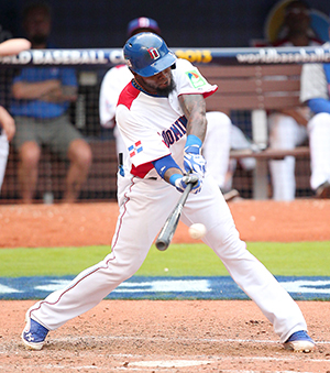 The Dominican Republics Jose Reyes hits a single against Italy during the seventh inning of the World Baseball Classic second-round game at Marlins Park in Miami, Florida, on Tuesday, March 12, 2013. The Dominican Republic won, 5-4. (David Santiago/El Nuevo Herald/MCT). Photo by David Santiago.