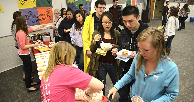 Students+serve+samples+at+the+America+stop+for+the+Taste+of+the+World+event+in+Beall+Hall+on+Monday%2C+March+11.+The+event+offered+food+samples+from+Italy%2C+Mexico%2C+Germany%2C+Slovakia+and+Ireland.+Photo+by+Jenna+Watson.