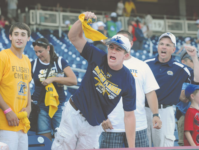 Kent+State+fans+cheer+on+the+team+as+they+enter+the+dugout+after+celebrating+a+dramatic+win+over+the+Florida+Gators+in+the+College+World+Series+Monday%2C+June+18.+Photo+by+Jeff+Glidden