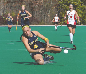 Kent+State+sophomore+Hannah+Faulker+hits+the+ball+toward+the+Ball+State+goal+on+Oct.+13+at+Murphy-Mellis+Field+in+Kent.+The+Flashes+won+against+The+Cardinals+6-5.+Photo+by+Brian+Smith.