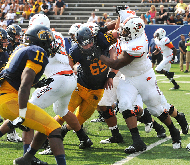 Junior defensive lineman Nate Terhune defends the line at the game against Bowling Green in Dix Stadium on Saturday, Sept. 7. The Flashes lost 41-22. Photo by Rachael Le Goubin.