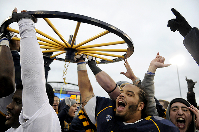 Kent State celebrates after defeating Akron in last year's Wagon Wheel game for the third year in a row Thursday, Nov. 1, 2012, at Dix Stadium. Photo by Hannah Potes.