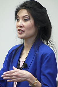 Pulitzer+Prize+winning+journalist+Sheryl+WuDunn+speaks+to+students+in+the+First+Energy+Auditorium+at+Franklin+Hall+on+Thursday+afternoon%2C+Nov.+14%2C+2013.+Photo+by+Kristi+R.+Garabrandt.