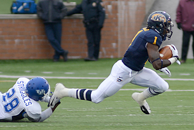 Kent State's former running back Dri Archer runs the ball at a game against Buffalo at Dix Stadium, Saturday, Oct. 26, 2013. At the NFL combine, Archer recently posted at 4.26 seconds in the 40-yard dash, marking the fastest time this year, and second fastest in the combine since 1999.