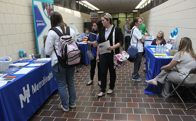 Students+gather+in+Henderson+Hall+for+Nursing+Career+Day+on+Monday%2C+October+27%2C+2014.