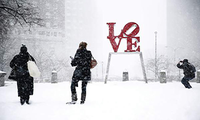 AP+PHOTO+People+visit+John+F.+Kennedy+Plaza%2C+also+known+as+Love+Park+during+a+winter+snowstorm+Tuesday%2C+Jan.+21%2C+in+Philadelphia.+A+storm+is+sweeping+across+the+Mid-Atlantic+and+New+England.+The+National+Weather+Service+said+the+storm+could+bring+8+to+12+inches+of+snow+to+Philadelphia+and+New+York+City%2C+and+more+than+a+foot+in+Boston.