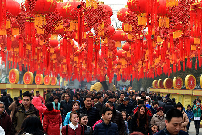 Visitors+walk+past+a+passage+of+red+lanterns+during+the+annual+temple+fair+at+Badachu+Park+in+Beijing+on+Thursday%2C+Feb.+19%2C+2015.+The+temple+fair+kicked+off+on+Thursday%2C+the+first+day+of+the+Chinese+Lunar+New+Year.+%28Li+Jundong%2FXinhua%2FZuma+Press%2FTNS%29
