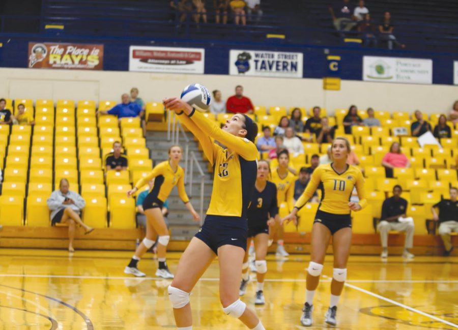 Senior+Bridget+Wilhelm+digs+the+ball+during+the+Golden+Flashes+Classic+on+Friday%2C+Sept.+4%2C+2015.