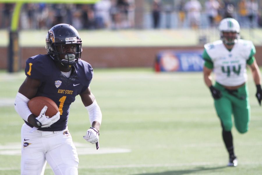 Antwan Dixon runs for a 47-yard touchdown on the Flashes’ opening drive of the Kent State vs Marshall game on Sept. 26, 2015. Kent State lost in double overtime, 36-29.
