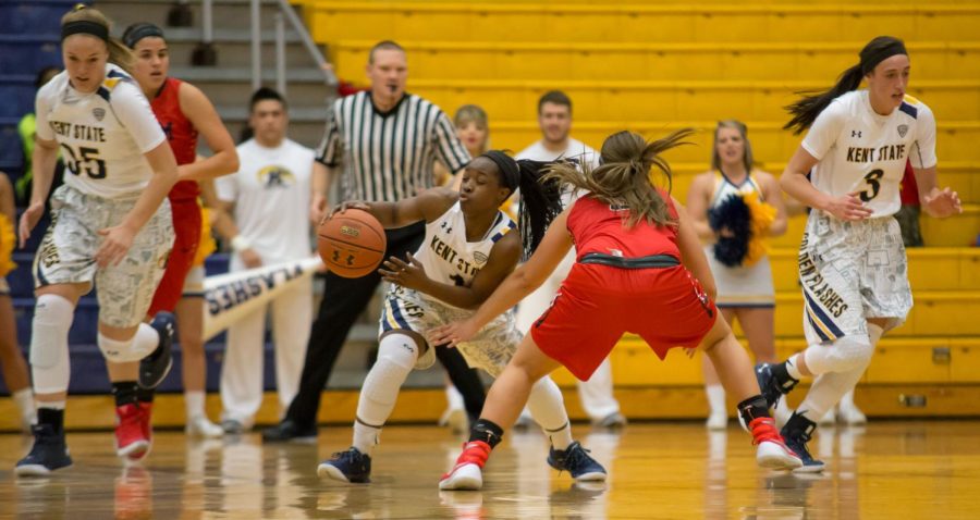 Sophomore+guard%2C+Naddiyah+Cross%2C+steals+the+ball+from+a+Hiram+College+player+on+Sunday+Nov.+8%2C+2015.