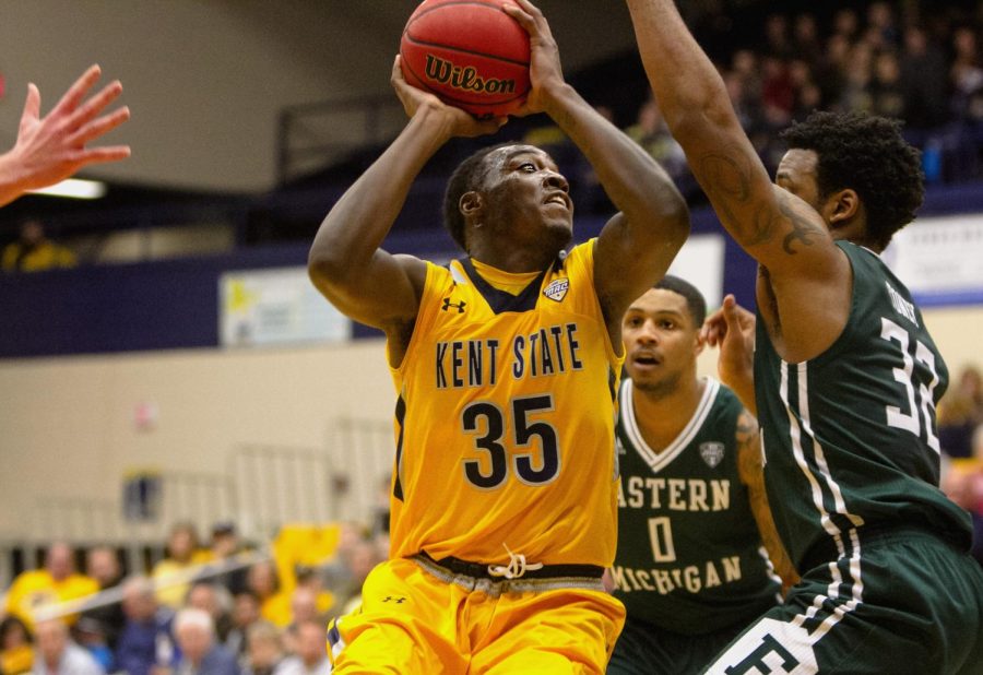 Kent State redshirt junior Jimmy Hall gathers for the layup against Eastern Michigan defenders on Jan. 26, 2016 at the M.A.C. Center. The Flashes won 73-58.