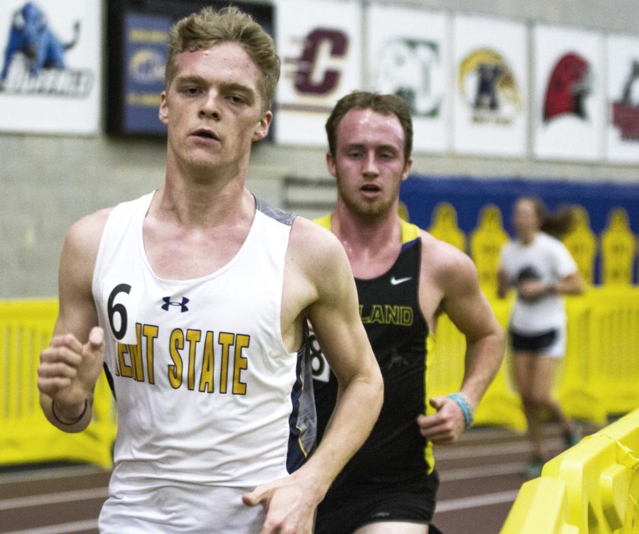 Senior distance runner Connor Whelan participates in the men’s 3000-meter event on Saturday, Feb. 20, 2016 at the Kent State Field House.