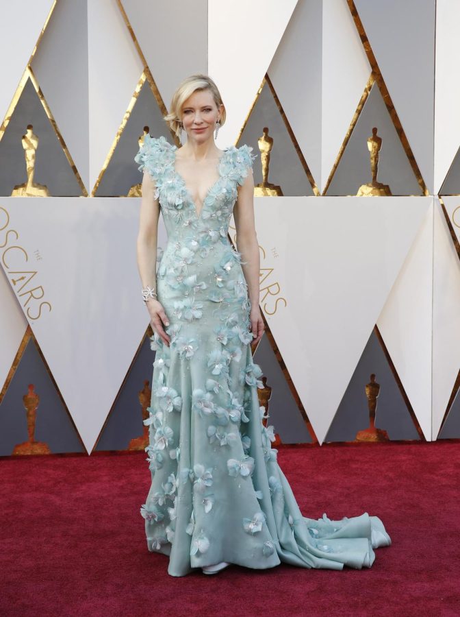 Cate Blanchett arrives at the 88th Academy Awards on Sunday, Feb. 28, 2016, at the Dolby Theatre in Hollywood. 