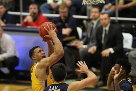Kent State guard, Kellon Thomas, goes for the basket in against University of Toledo on Saturday, Feb. 6, 2016. Kent State lost 67-82.