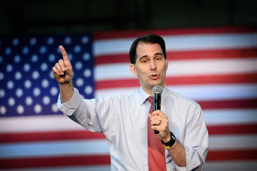 Wisconsin+Gov.+Scott+Walker+speaks+to+a+small+crowd+at+Cass+Screw+Machine+Company+on+Aug.+18%2C+2015+in+Brooklyn+Center%2C+Minn.+Walker+announced+his+Day+One+Plan+to+replace+Obamacare.