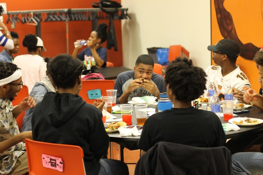 Students gather around at the Cincinnati table during the Rep Your City BUS Community Dinner March 14.
