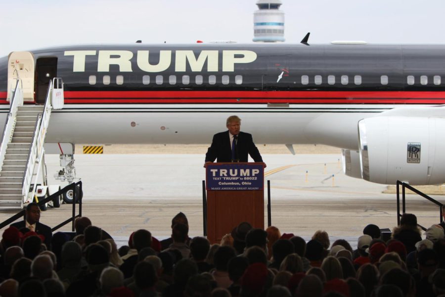 Donald+Trump+rallies+supporters+at+the+Signature+Flight+Hangar+at+Port-Columbus+International+Airport+in+Columbus%2C+Ohio%2C+on+Tuesday%2C+March+1%2C+2016.+Trump+said+he+plans+to+build+a+wall+between+Mexico+and+the+U.S.+and+will+make+Mexico+pay+for+it.