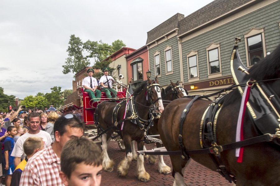 The+Budweiser+Clydesdales+gallop+down+Franklin+Avenue+in+downtown+Kent+on+Thursday%2C+Aug.+11%2C+2016.