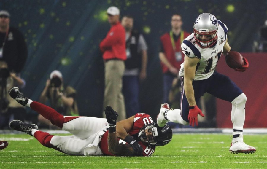 New England Patriots Julian Edelman breaks away from Atlanta Falcons Levine Toilolo during the second half of the NFL Super Bowl 51 football game Sunday, Feb. 5, 2017, in Houston. (AP Photo/Tony Gutierrez)