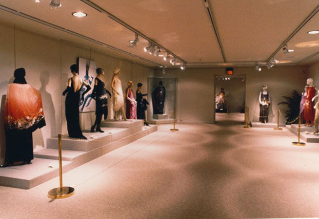 One of the first exhibits in the Kent State University Museum in 1985. Photo via the Kent State University Libraries, Special Collections and Archives.