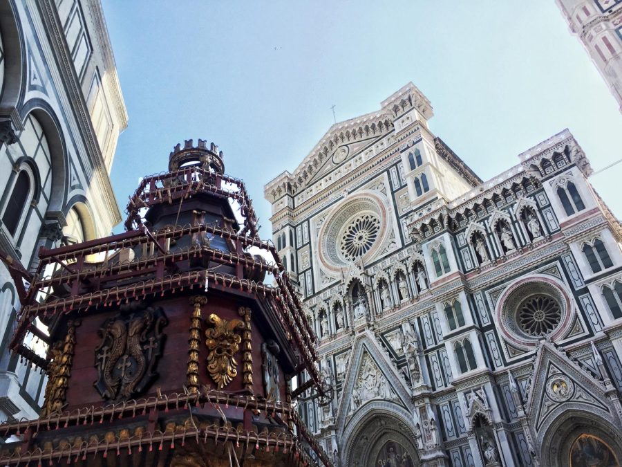 The two-story exploding cart, or brindellone, arrives in front of the Duomo at precisely 10 a.m. After about an hour of song, dance and religious ceremony, the rocket is launched, and the firework display begins.
