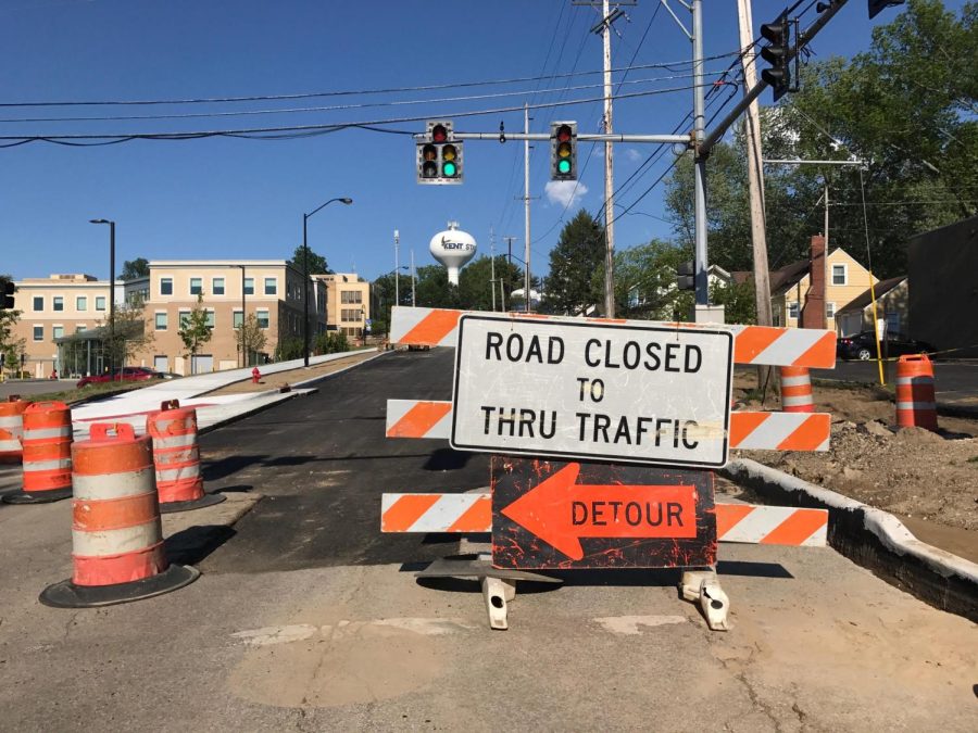 Construction on Summit Street and South Lincoln Street blocks traffic.