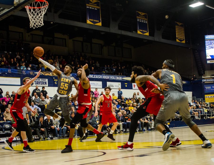 Kent State senior guard goes up for a layup in an 88-80 overtime win over Ball State on Jan. 23, 2018. Zabo led the Flashes with 21 points. 