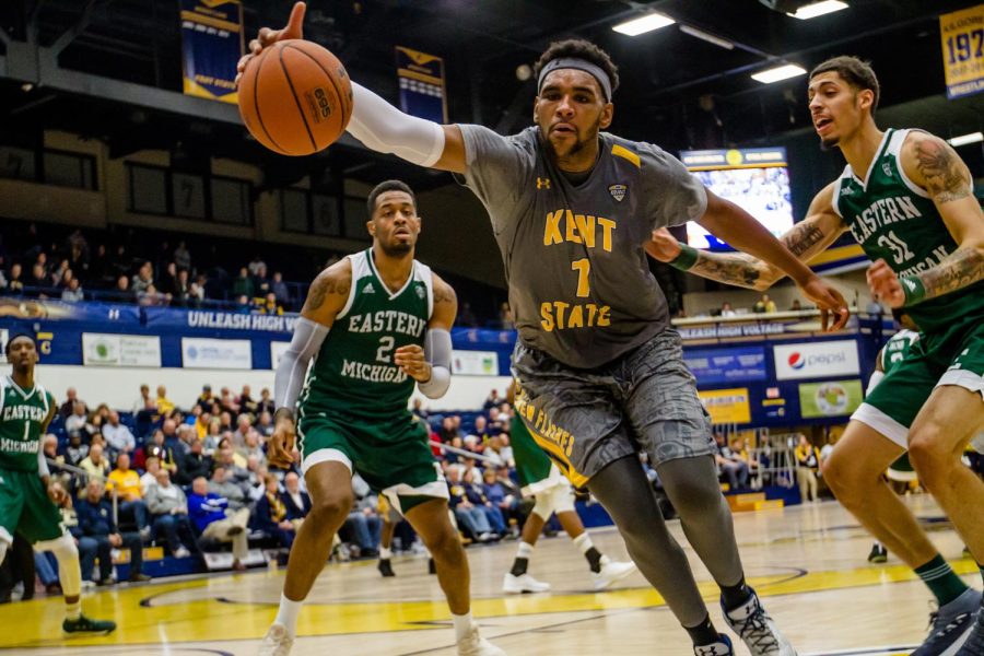 Junior center Adonis De La Rosa reaches for a loose ball during Kent States 71-67 loss to Eastern Michigan on Tuesday, Feb. 6, 2018. The loss was the Flashes first conference loss at the M.A.C. Center.