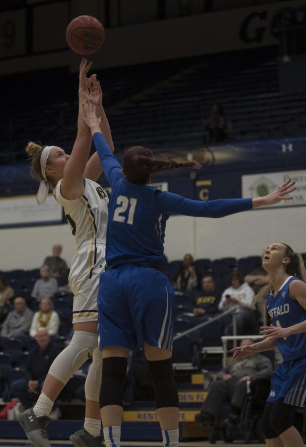 Kent States Jordan Korinek goes up for a shot in the final home game of her career on Feb. 28, 2018. The Flashes lost, 81-51.