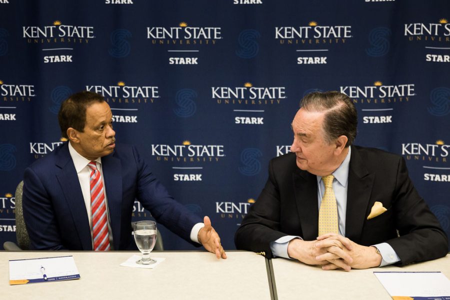 Juan Williams (left) and Cal Williams debate during Kent Starks featured speaker series on Thursday, April 12. 