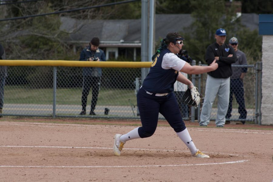 Madi Huck hurls a pitch against Buffalo on April 21, 2018. The Flashes swept Buffalo in a three-game series, each win coming from the run-rule after five innings. 