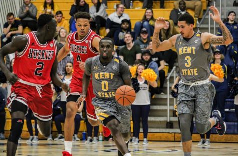 Kent State junior point guard Jalen Avery brings the ball up the floor against Northern Illinois on March 5, 2018. The Flashes won, 61-59, in the first round of the Mid-American Conference tournament. 