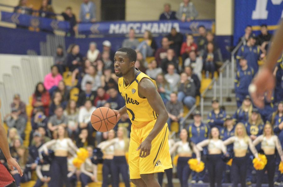 Kent State point guard Jalen Avery surveys the defense during Kent States 90-83 overtime win over Miami (OH) on Feb. 27, 2018. Avery scored 16 points on 6-for-10 shooting.