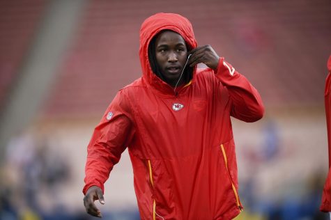Kansas City Chiefs running back Kareem Hunt warms up before an NFL football game against the Los Angeles Rams Monday, Nov. 19, 2018, in Los Angeles. (AP Photo/Kelvin Kuo)
