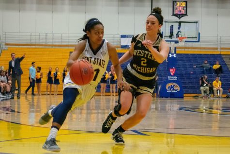 Megan Carter drives against Western Michigan in February 2019.