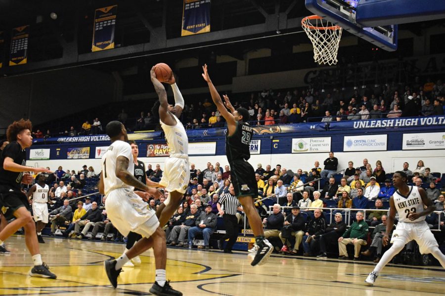 Kent States Antonio Williams winds up to dunk over Ohios Antonio Cowart Jr. in the first half of their game on Feb. 26. The Flashes won, 78-73.